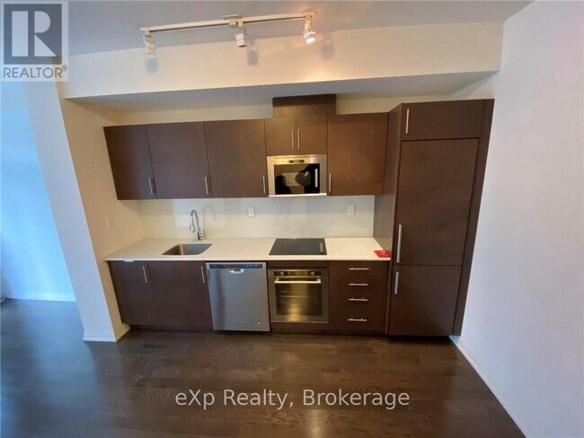 Photo du bâtiment - 460 Adelaide St E