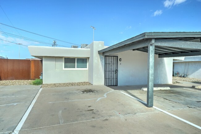 Building Photo - 1405 E Roosevelt St