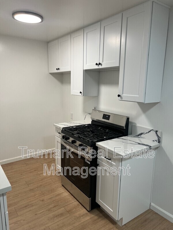 Foto del edificio - 2719 Montrose Ave