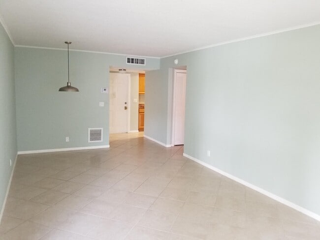 Building Photo - 10249 N Military Trl