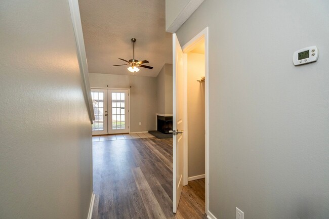 Building Photo - Fully Remodeled Townhome with Loft and Pri...