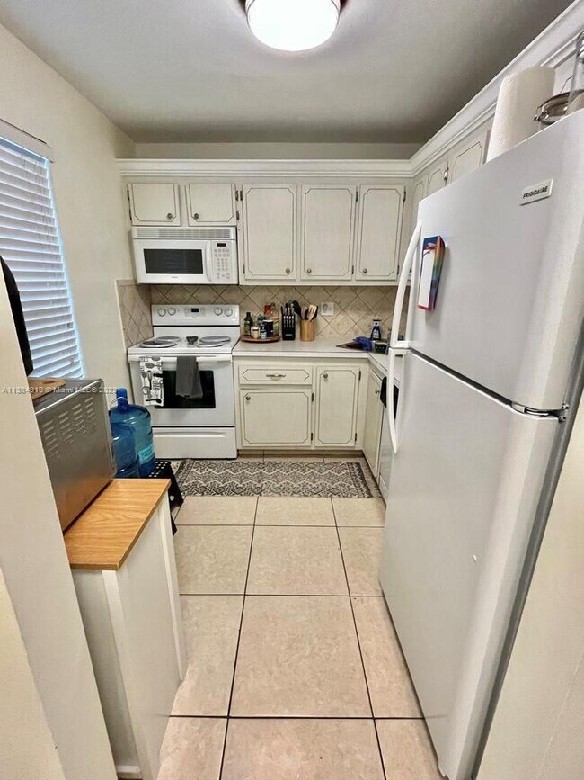Foto del edificio - 5961 NW 61st Ave
