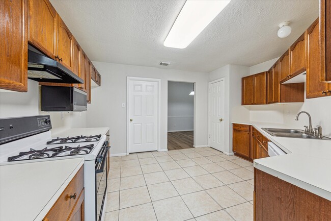 Building Photo - 6114 Fox Wind Ct