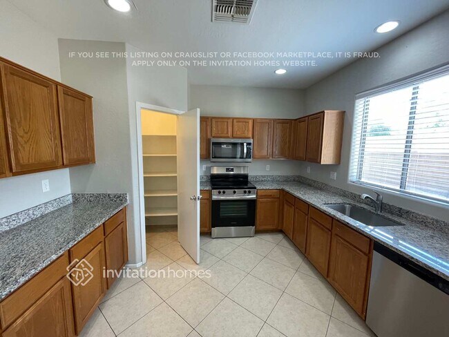 Foto del edificio - 1894 S 216th Ln