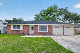 Building Photo - 9667 Meadowvale Dr
