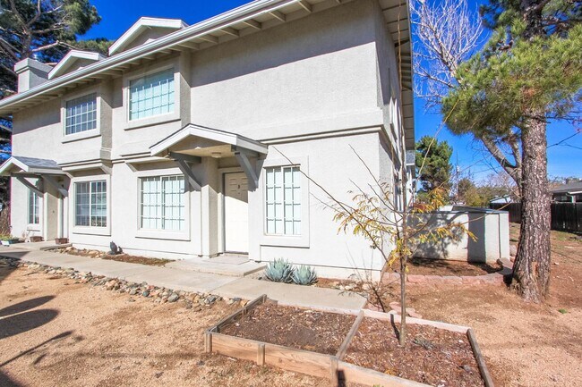 Foto del edificio - 3249 N Hedgewood Dr