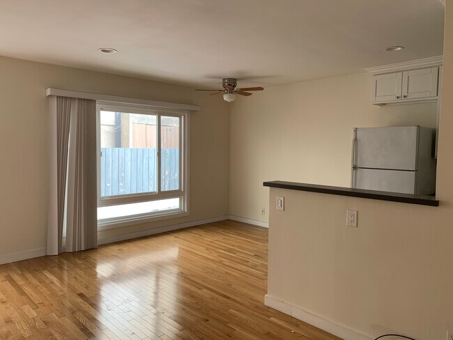 Foto del edificio - 3770 Hughes Ave