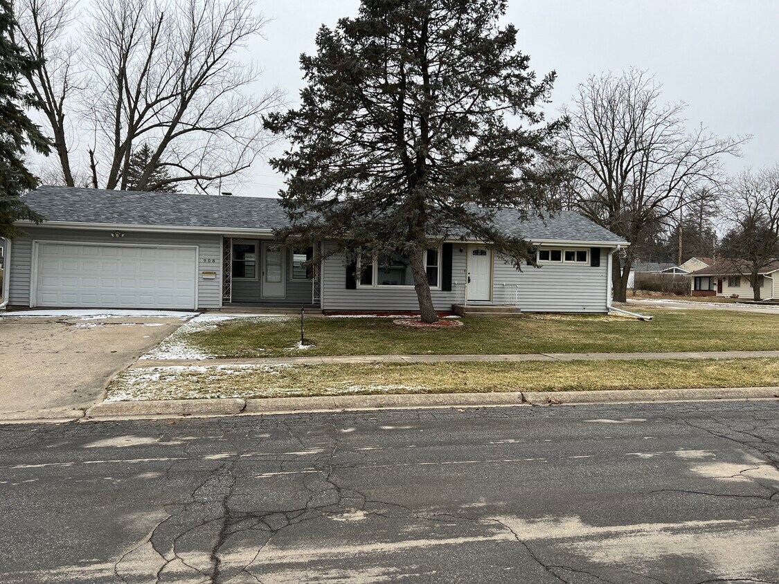 908 S Bauch Ave, Freeport, IL 61032 House Rental in Freeport, IL