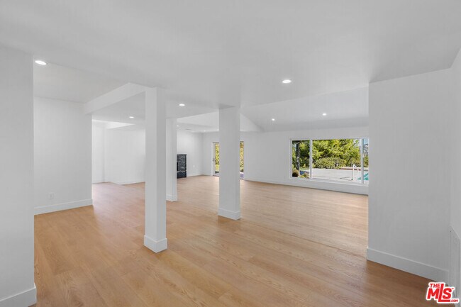 Foto del edificio - 4344 Gayle Dr