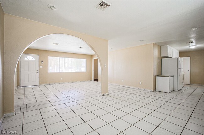Building Photo - 3654 N Deer Creek Way