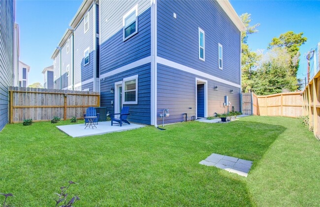 Building Photo - 901 Lehman St