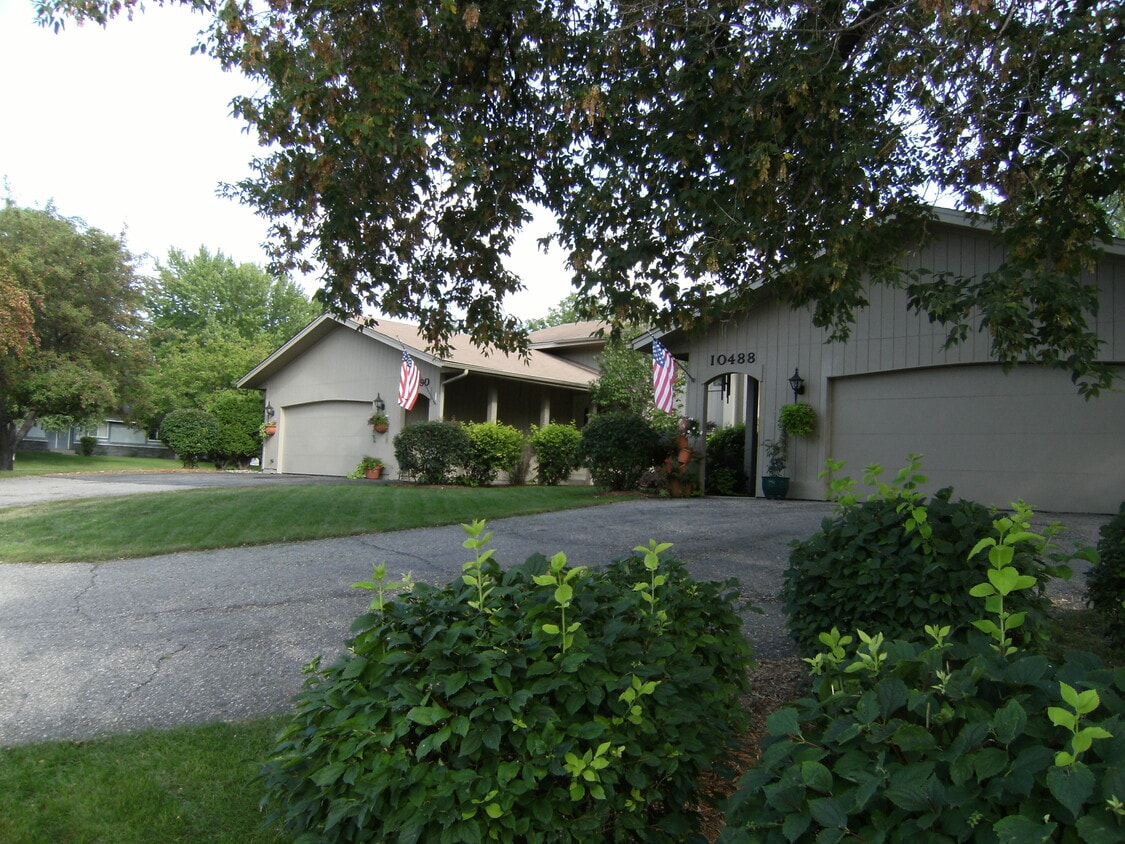 Primary Photo - 10488 Colorado Rd