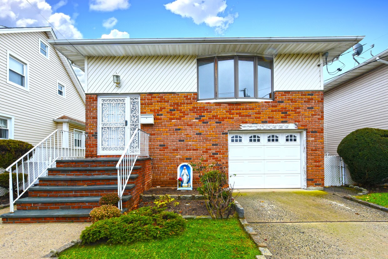 135 Evans Ave, Elmont, NY 11003