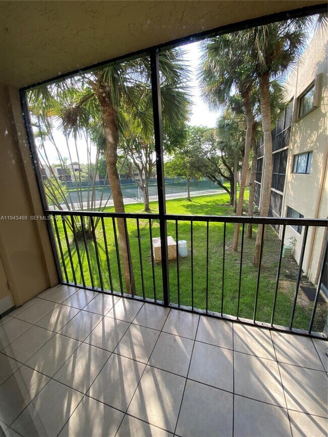 Foto del edificio - 8015 SW 107th Ave