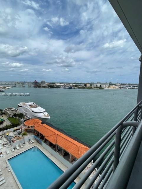 Foto del edificio - 335 S Biscayne Blvd