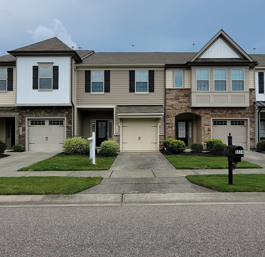 Foto principal - 9824 Precious Stone Dr