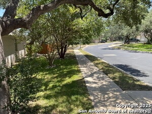 Foto del edificio - 9610 Rocksprings St