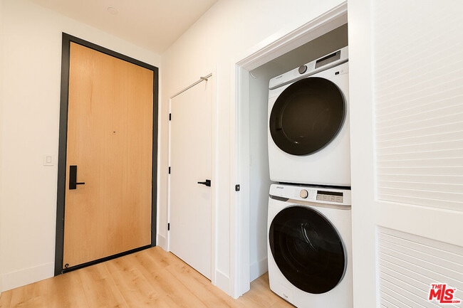 Foto del edificio - 5813 Lexington Ave