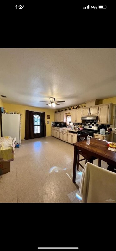 Foto del edificio - 7107 Sylvia Handy St