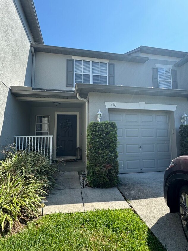 Primary Photo - Beautiful 2 Bed, 3 Bath Townhome in Winter...