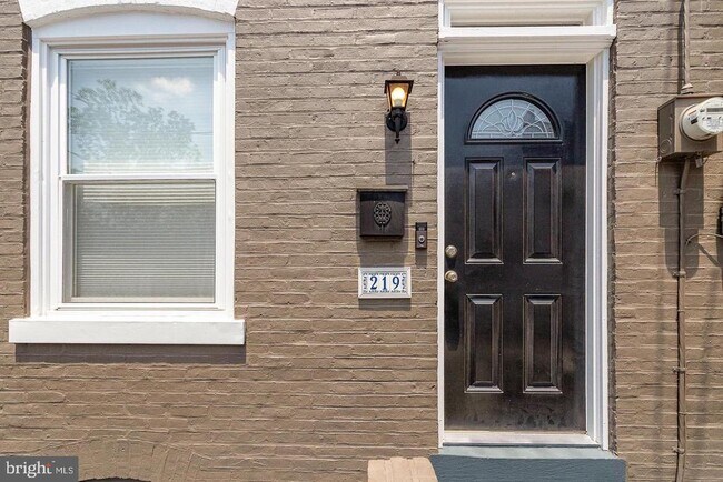 Foto del edificio - 219 E Madison St