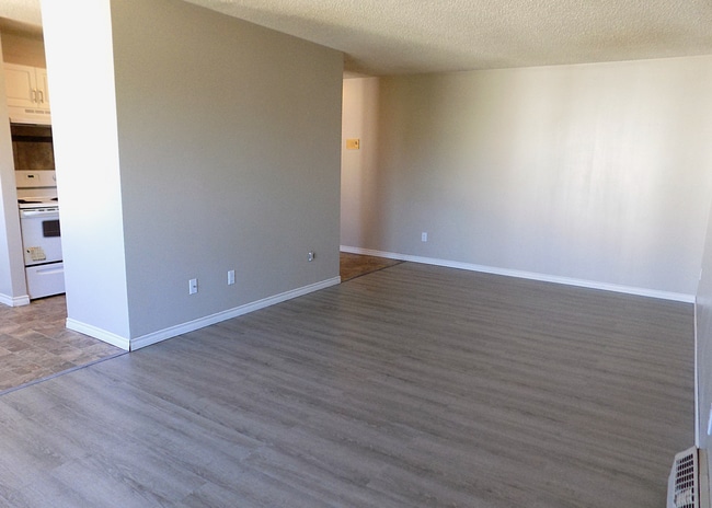 Photo du bâtiment - 8111-8196 StreetBlock D - 322