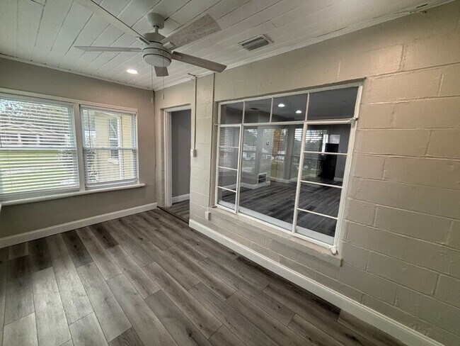 Foto del edificio - 2/1 duplex - Great Location near downtown