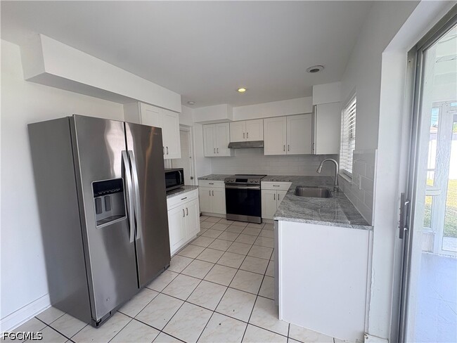 Building Photo - 436 Bayshore Dr