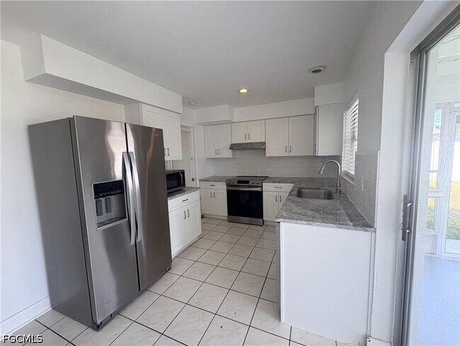 Foto del edificio - 436 Bayshore Dr