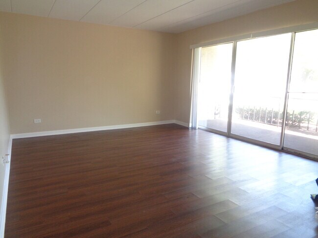 Foto del edificio - 3179 W 115th St
