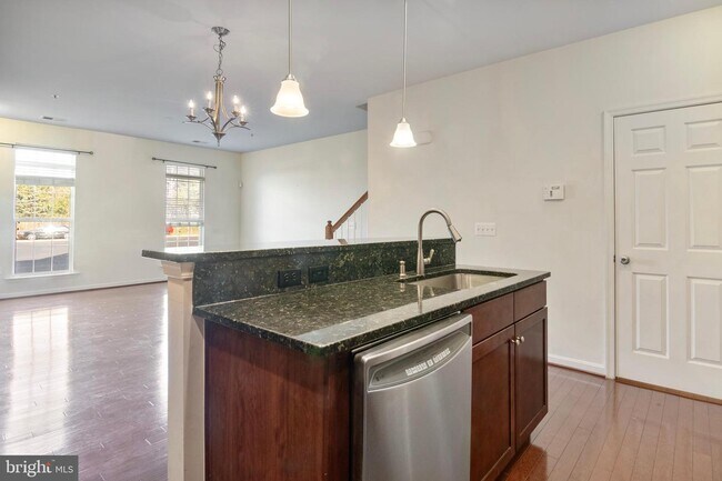 Building Photo - 43845 Centergate Dr