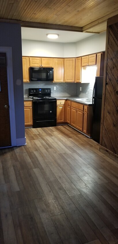 Primary Photo - 415 1st St