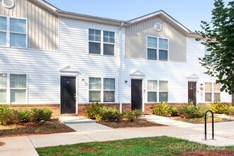 Building Photo - 2025 Oakdale Rd