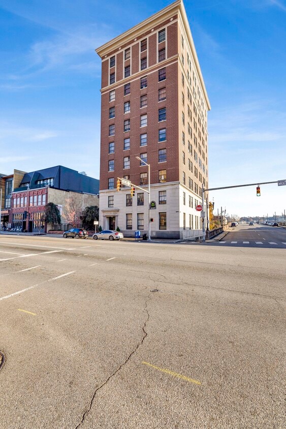 Primary Photo - 2201 1st Ave N