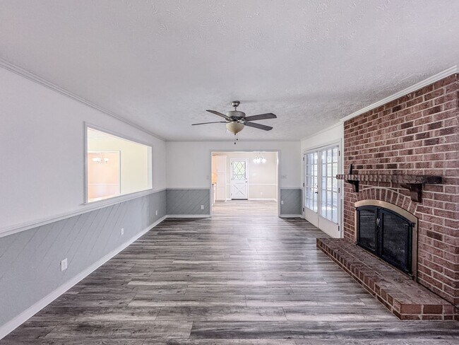 Foto del edificio - Charming 3 Bed 2.5 Bath Fayetteville Home