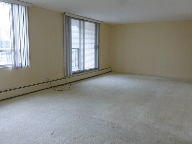 Building Photo - 8801 W Golf Rd