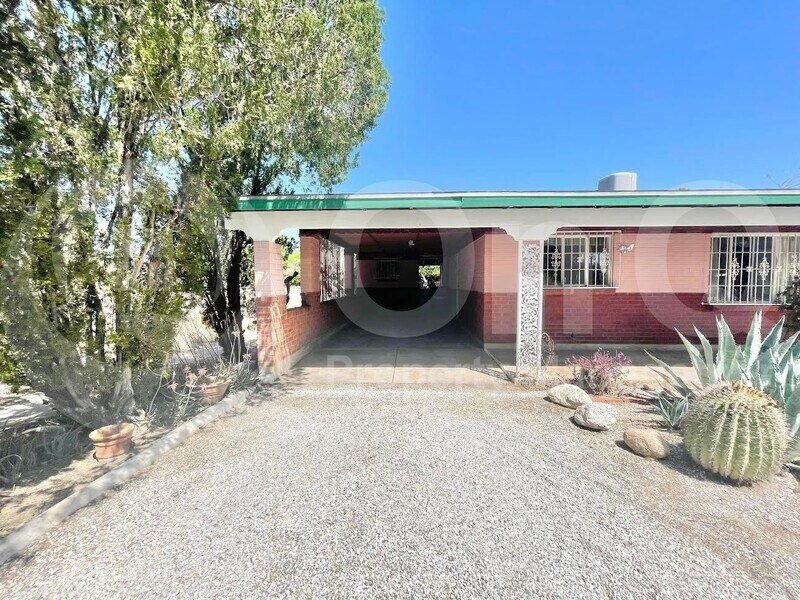 Primary Photo - 5111 E Rosewood St