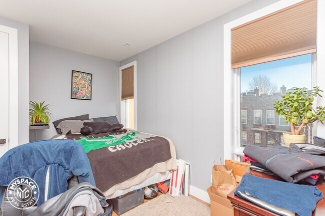 Foto del edificio - 70 Bushwick Ave