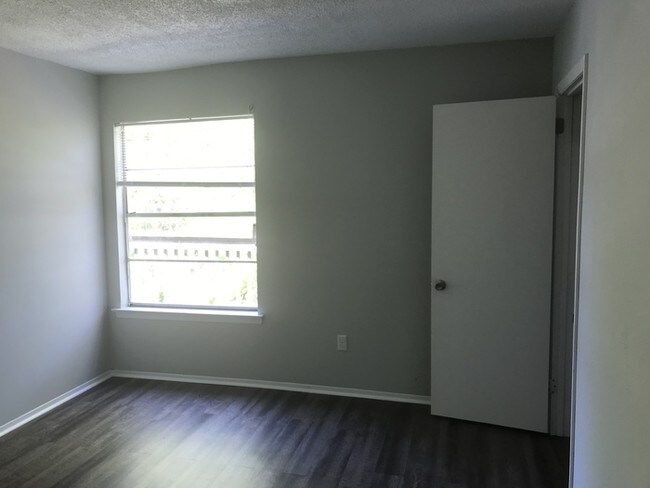 Building Photo - 302 Dunlap Ave