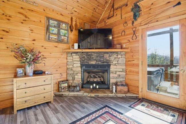 Building Photo - 2842 Easy St