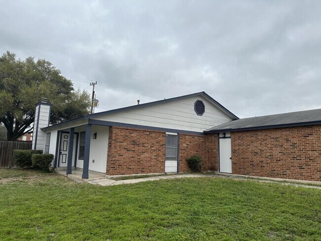 Building Photo - 6303 Waddesdon Wood