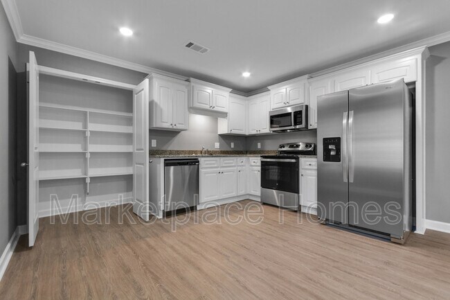 Building Photo - 612 W 23rd St