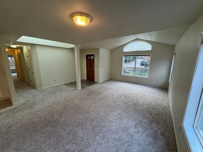 Building Photo - Single level home ~3 Bedroom ~ 2 bath House in Great Location!