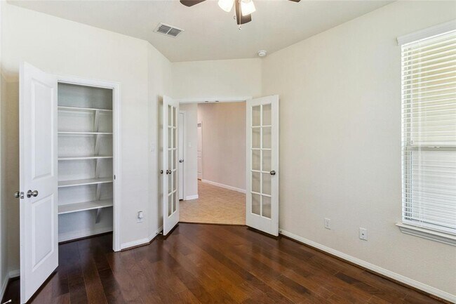 Building Photo - 475 Shale Cir