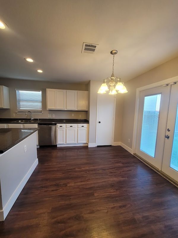 Foto del edificio - 4402 King's Canyon Dr