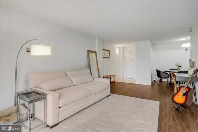Foto del edificio - 5300 Holmes Run Pkwy