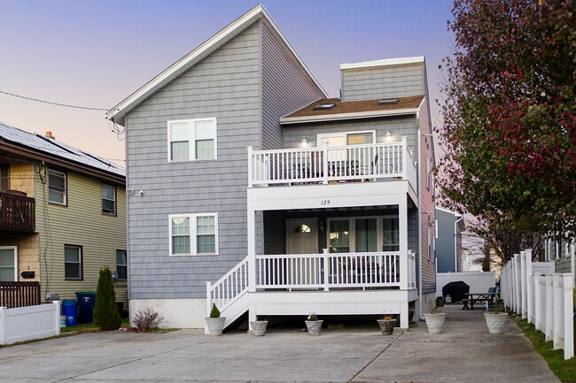 Building Photo - 129 5th St S