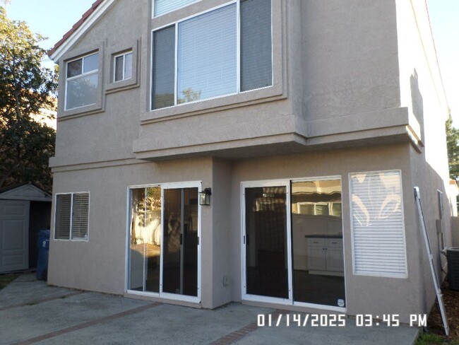 Foto del edificio - 3 bedroom and 2.5 bath lovely home