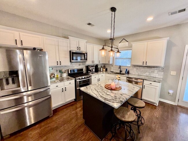 Foto del edificio - 417 Belmont Way