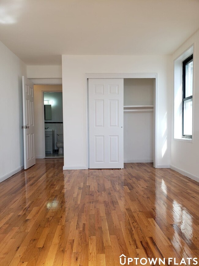 Foto del edificio - 3255 Randall Ave
